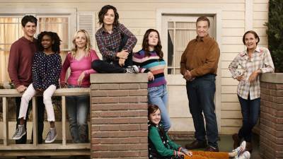 'The Conners' on Going Live to Kick Off Season 4 (Exclusive) - www.etonline.com - state New Hampshire