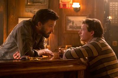 First Look: George Clooney’s ‘The Tender Bar’ With Ben Affleck Hits Theaters In December Before Prime Video 2 Weeks Later - theplaylist.net
