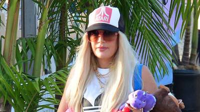 Tori Spelling Transforms Into Gwen Stefani With Long Blonde Hair, Crop Top Punk Pants - hollywoodlife.com