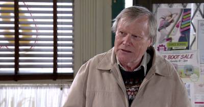 Corrie viewers have request for Roy after spotting detail in cafe - www.manchestereveningnews.co.uk