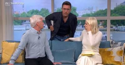 Gino D'Acampo gatecrashes Holly and Phil's start to This Morning as he makes return - www.manchestereveningnews.co.uk