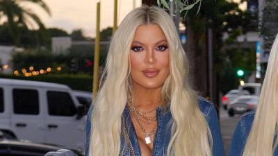 Tori Spelling Debuts a Glam New Look -- and Fans Think She Resembles Khloe Kardashian - www.etonline.com - Los Angeles