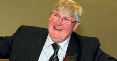 Controversial former Bolton council leader will miss out on alderman honour due to 'health issues' - www.manchestereveningnews.co.uk