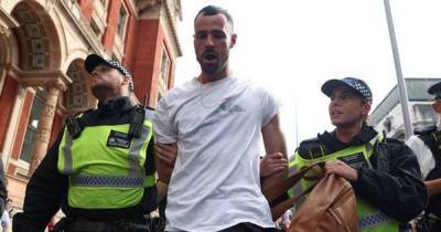 Former Corrie star Sean Ward led away in handcuffs by police at anti-vax protest - www.manchestereveningnews.co.uk - London - Manchester - county Logan