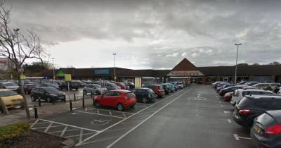 Shoppers walked past elderly man who had 'tears rolling down his face' in supermarket - www.dailyrecord.co.uk