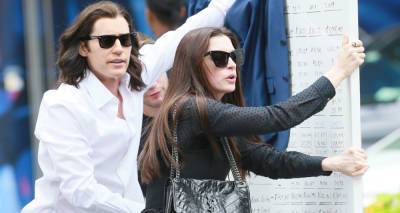 Anne Hathaway & Jared Leto Push a White Board Across the Street While Filming 'WeCrashed' - www.justjared.com - New York