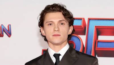 Tom Holland Goes Shirtless in New Workout Photo! - www.justjared.com