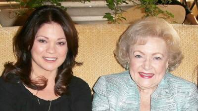 Valerie Bertinelli Remembers Her 'Hot in Cleveland' Co-Star Betty White (Exclusive) - www.etonline.com - county Cleveland