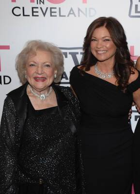 Valerie Bertinelli Remembers Her ‘Hot In Cleveland’ Co-Star Betty White - etcanada.com - county Cleveland