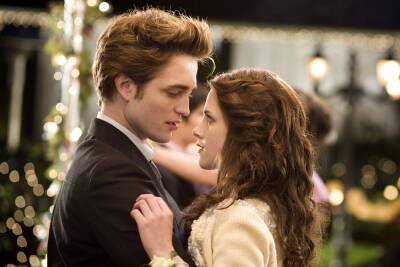 ‘Twilight’ filmmakers were worried about ‘illegal’ kiss between teen stars - nypost.com