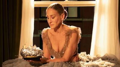 And Just Like That Just Featured Carrie's Most Extravagant Dress From Sex and the City - www.glamour.com - Paris - USA