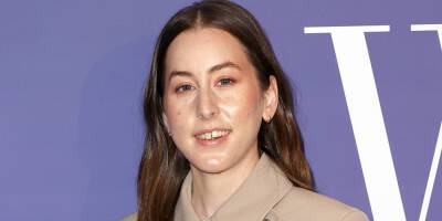 Alana Haim Talks 'Licorice Pizza' & Reflects on Her 'Deeply Intense' First Love - www.justjared.com - London - county Valley