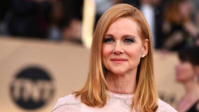 Laura Linney’s Net Worth Has Grown by the Millions Thanks to ‘Ozark’—Here’s Her Salary on the Show - stylecaster.com - Manhattan - New York - Indiana - county York - Congo - city York, state New York