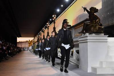 Dior Reconstructs Paris In Spectacular Fashion Week Show - etcanada.com - Britain