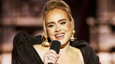 Adele Surprises Fans in Las Vegas With FaceTime Call, Apologizes for Postponing Residency - www.etonline.com - London - Las Vegas