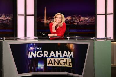 Fox News’ Laura Ingraham Mimics Kate McKinnon’s ‘Even-Handed Political Humour’ In ‘SNL’ Impression Of Herself - etcanada.com