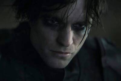 ‘Batman’ director says Robert Pattinson ‘can’t not wear’ emo eyeliner - nypost.com