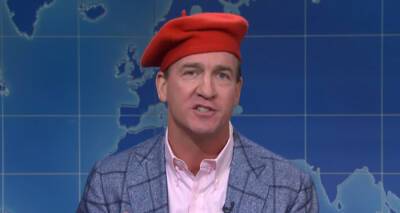 Peyton Manning Makes Surprise Appearance on 'Saturday Night Live' to Obsess Over 'Emily in Paris' - Watch! - www.justjared.com - Paris