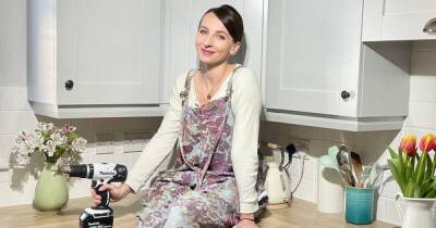 Woman in Covid isolation saves £20,000 with DIY shaker kitchen for just £230 using B&Q, eBay and Etsy supplies - www.manchestereveningnews.co.uk - city Bedford