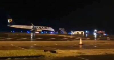 Ryanair flight makes emergency landing from 35,000ft after reports of fire on board - www.dailyrecord.co.uk - France - Manchester