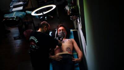 Tattoo artist anger over new EU rules goes beyond skin deep - abcnews.go.com - Eu - city Amsterdam - Beyond
