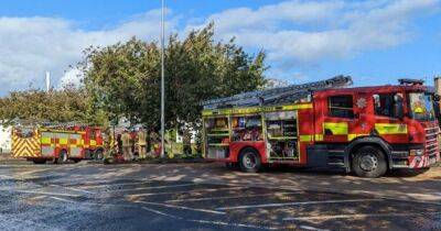'Huge' fire rips through Edinburgh flat as emergency crews rush to tackle blaze - www.dailyrecord.co.uk - Scotland