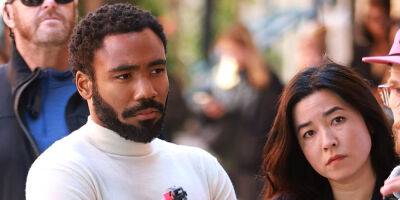 Donald Glover & Maya Erskine Are Perfect Contrasts on Set for 'Mr. & Mrs. Smith' In New York - www.justjared.com - Smith