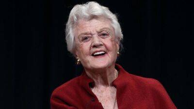 Angela Lansbury, Beloved Actress and 'Murder, She Wrote' Star, Dead at 96 - www.etonline.com - Britain - USA - Taylor - county Garland