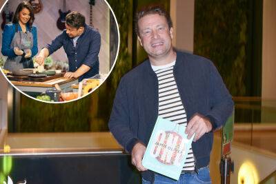 Chef Jamie Oliver claims he takes on ‘feminine traits’ when he cooks - nypost.com - Britain