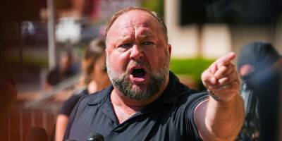 Alex Jones Ordered to Pay Nearly $1 Billion to Sandy Hook Victims' Families - www.justjared.com - New York - state Connecticut - city Sandy - county Newton