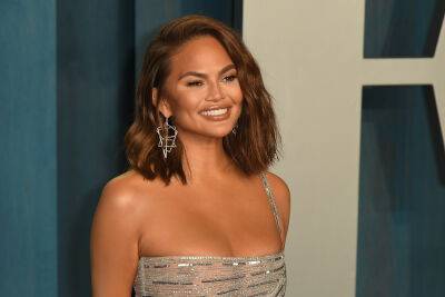 Chrissy Teigen Shares Pregnancy Struggles, Admits Her Stomach Is No Longer ‘Strong’: ‘A Single Cherry Tomato Can Take Me Down For 12 Hours’ - etcanada.com
