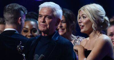 Phillip Schofield awkwardly quizzed about Queen 'queue gate' after winning NTA - www.ok.co.uk