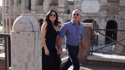 Jeff Bezos & Girlfriend Lauren Sanchez Go Sightseeing at the Colosseum in Rome (Photos) - www.justjared.com - Italy - city Sanchez