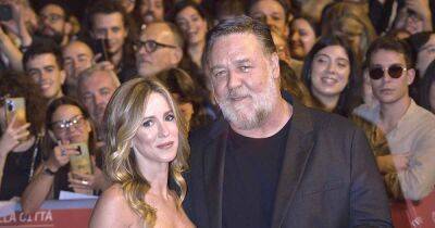 Russell Crowe Makes Red Carpet Debut With Girlfriend Britney Theriot, Who Is 27 Years His Junior: Photos - www.usmagazine.com - Australia - New York - Italy - New Orleans