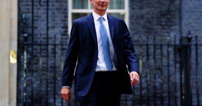 Liz Truss will 'still be Prime Minister at Christmas' despite Tory rebellion, predicts Jeremy Hunt - www.manchestereveningnews.co.uk - Ukraine
