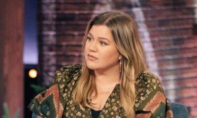 Kelly Clarkson shocked live on air as she feels 'lied to' after making surprise discovery - details - hellomagazine.com - USA