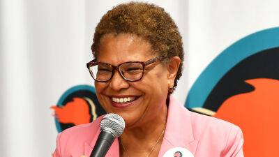Karen Bass, the Frontrunner for L.A. Mayor, Is Getting a Lot of Advice - variety.com - Los Angeles