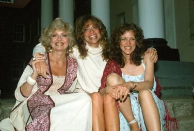 Carly Simon Honors Sisters Joanna & Lucy Simon In Poignant Statement - deadline.com - New York