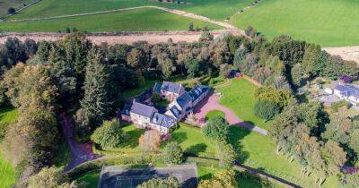 Stunning property on the banks of Bardowie Loch just 20 minutes from Glasgow up for sale - www.dailyrecord.co.uk - Scotland - county Moore - county Stewart