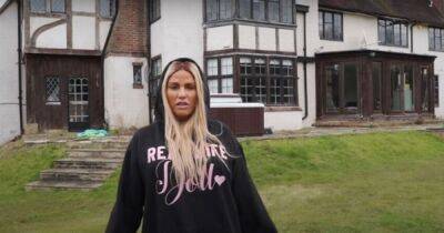 Katie Price fumes after thieves break post box and steal parcels at 'mucky mansion' - www.dailyrecord.co.uk