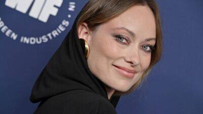 Olivia Wilde’s Ab-Bearing Hooded Dress Is All About Drama—See Pics - www.glamour.com - Beverly Hills