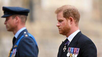 Prince Harry’s ‘Spare’ Memoir Already Has Royal Experts in a Tizzy - www.glamour.com