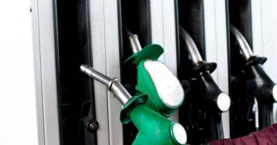 Why you should stop filling your petrol tank after the pump's first 'click' - www.dailyrecord.co.uk - Britain