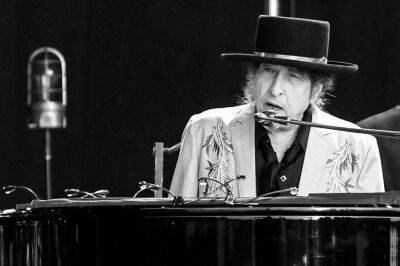 Bob Dylan Honors Jerry Lee Lewis With Concert Tribute Song, Tells Fans The Killer “Will Live Forever” - deadline.com - Britain - Nashville