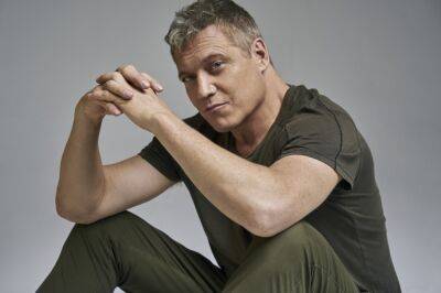 ‘Mindhunter’ Star Holt McCallany To Co-Star Opposite Zac Efron In ‘The Iron Claw’ At A24 - deadline.com - county Harris - city Dickinson, county Harris