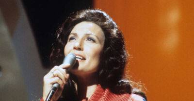 Loretta Lynn, coal miner’s daughter and one of the Queens of Country, who broke barriers with songs tackling gritty women’s issues – obituary - www.msn.com