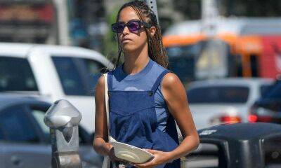 Malia Obama pairs a preppy dress with some stylish Marc Jacobs boots - us.hola.com - Los Angeles - Los Angeles