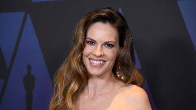Hilary Swank Is Going to Be a Mom to Twins - www.glamour.com - state Alaska - Chad