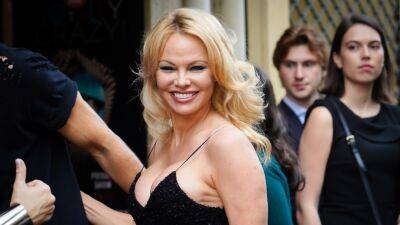 Pamela Anderson Just Revealed the Sultry Cover of Her Memoir - www.glamour.com