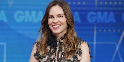 Pregnant Hilary Swank Shows Off Her Baby Bump In New Instagram After Announcing She's Expecting Twins - www.justjared.com - New York - state Alaska